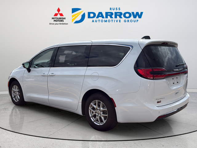 Used 2024 White Chrysler Touring L image 3