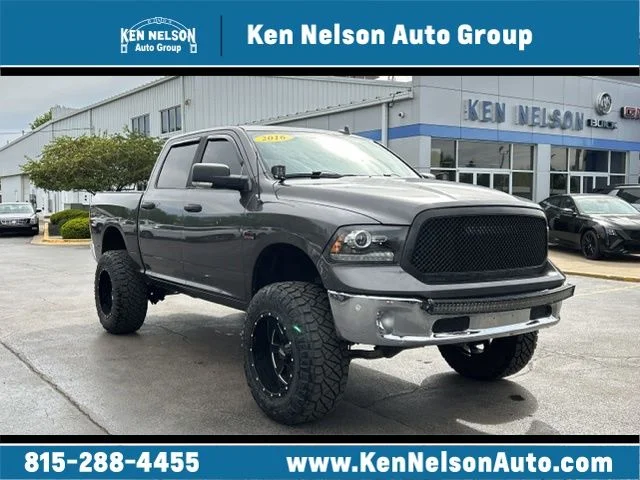 2016 RAM 1500 Big Horn 4x4 Crew Cab 5'7's photo