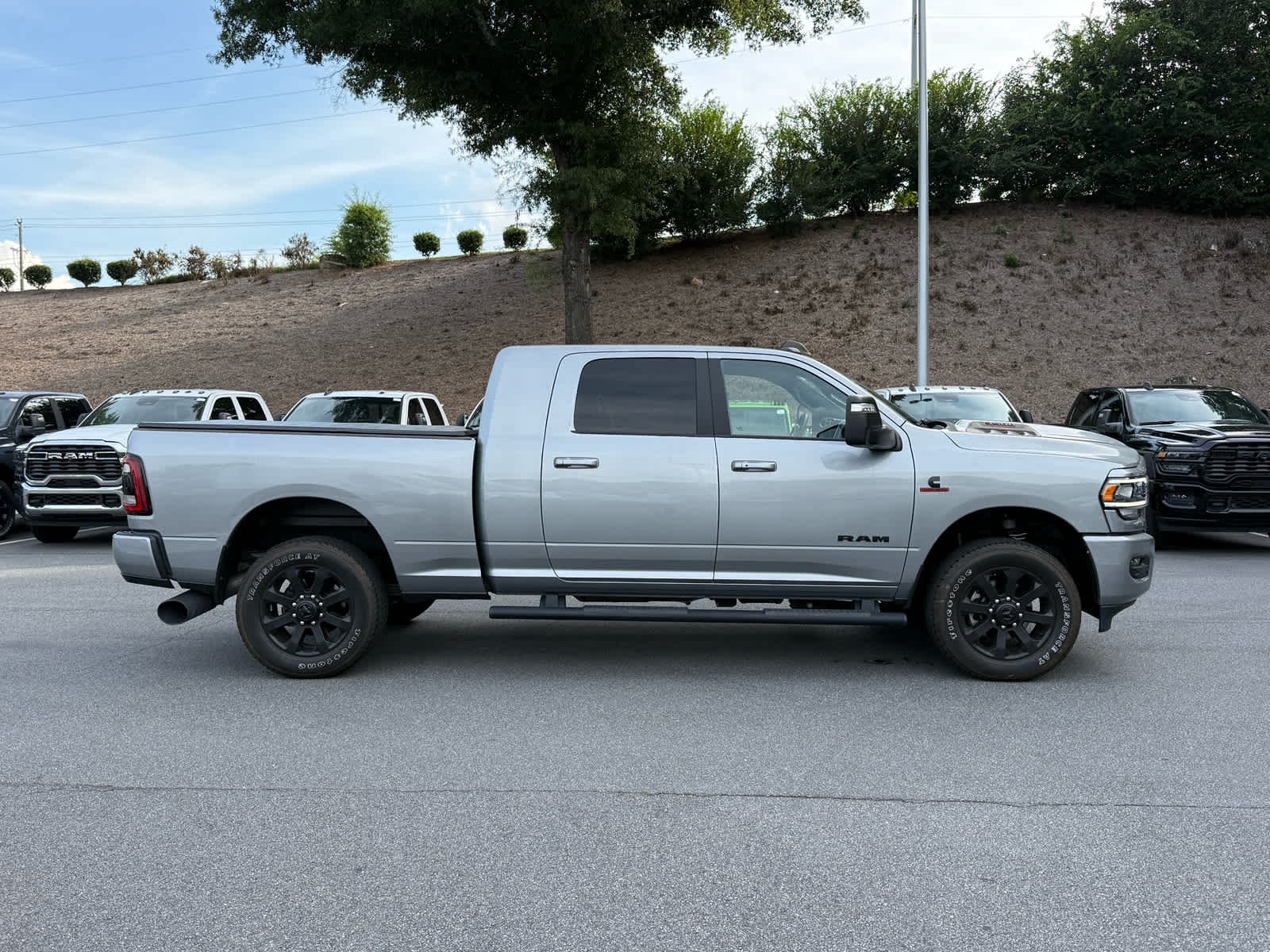 Used 2024 Billet Silver Metallic Clearcoat Ram Laramie image 6