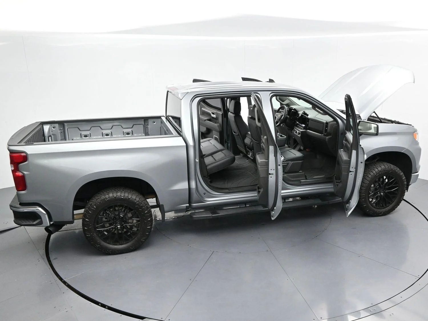 Used 2025 Sterling Gray Metallic Chevrolet LT image 42
