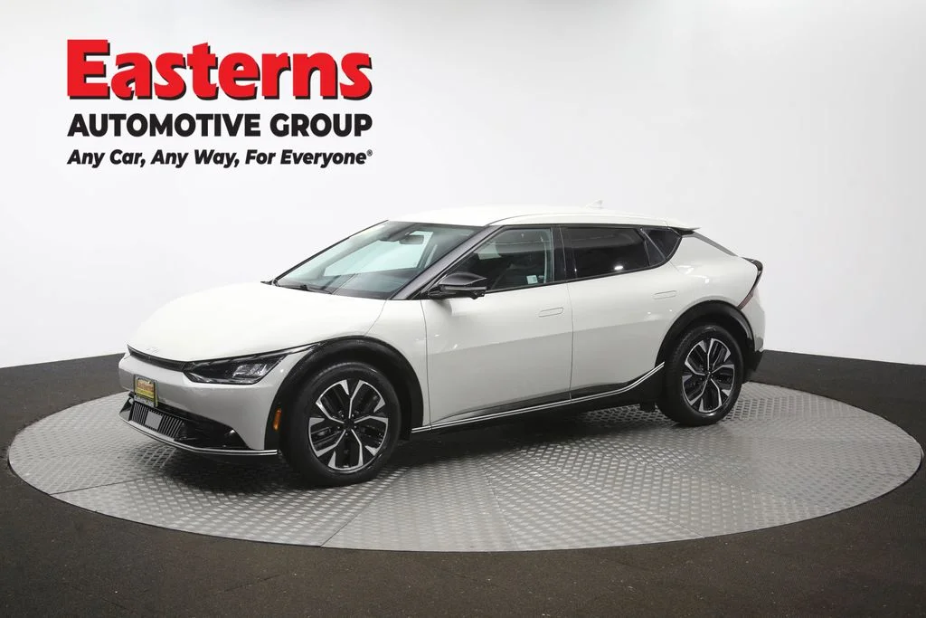 Used 2022 White Kia Wind image 55