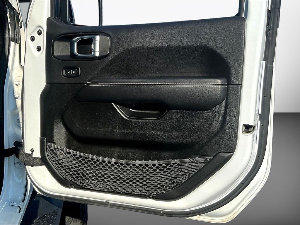 Used 2022 White Jeep Unlimited Sahara image 29