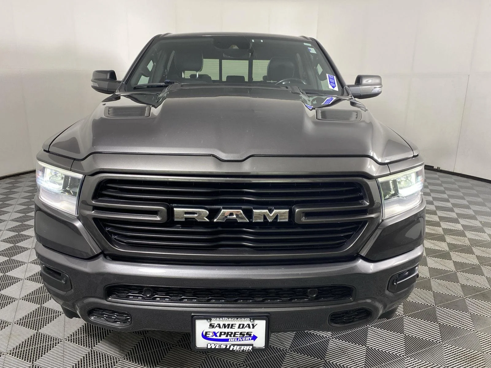 Used 2023 Granite Crystal Metallic Clearcoat Ram Laramie image 7