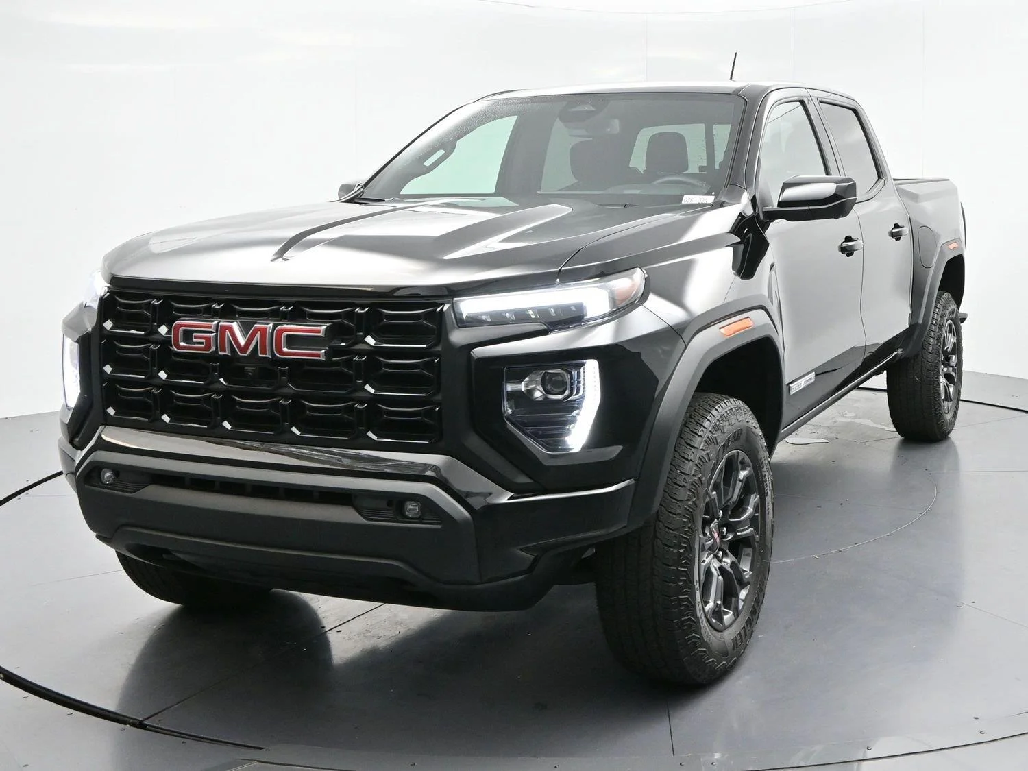 Used 2025 Onyx Black GMC Elevation image 3