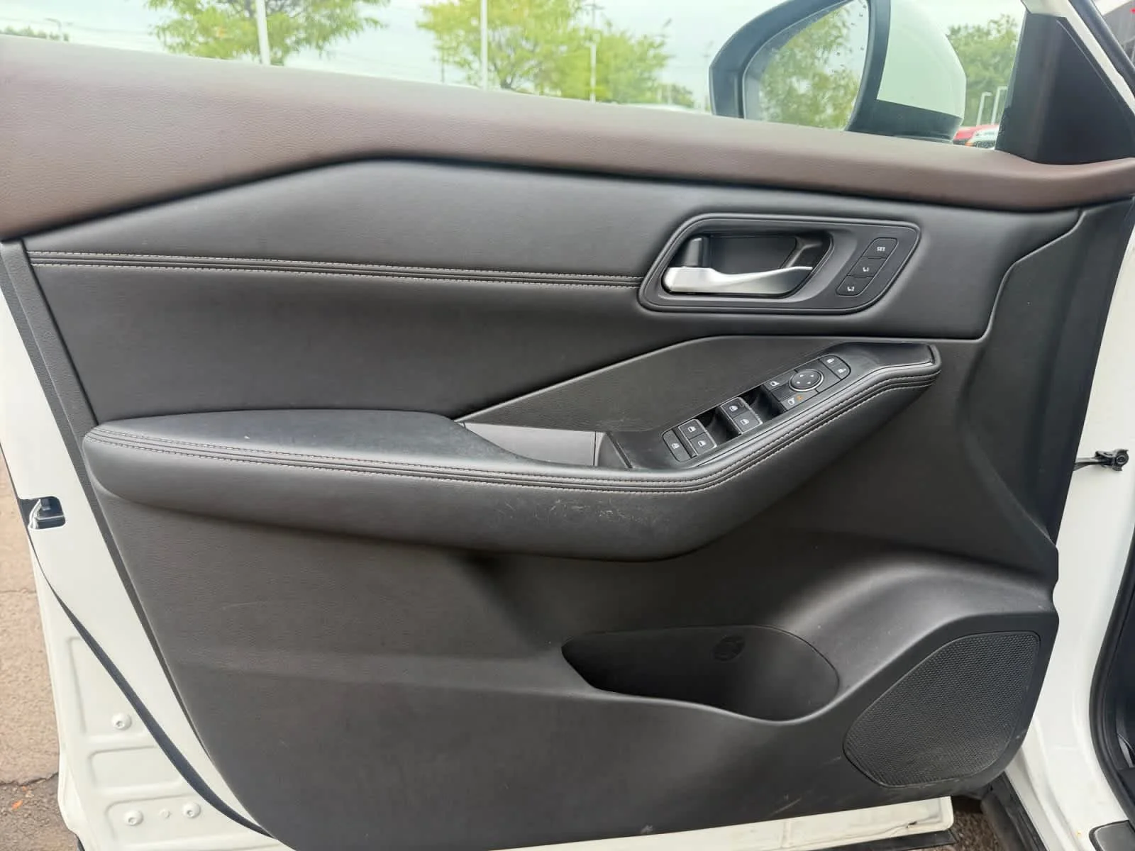 Used 2023 Pearl White Tricoat Nissan SL image 14