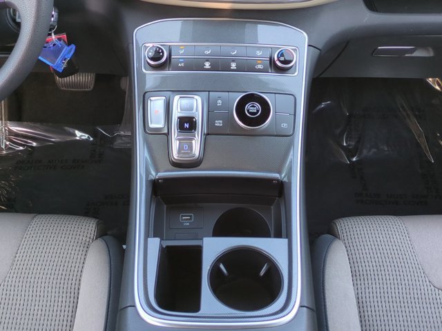 Used 2023 White Hyundai SE image 19