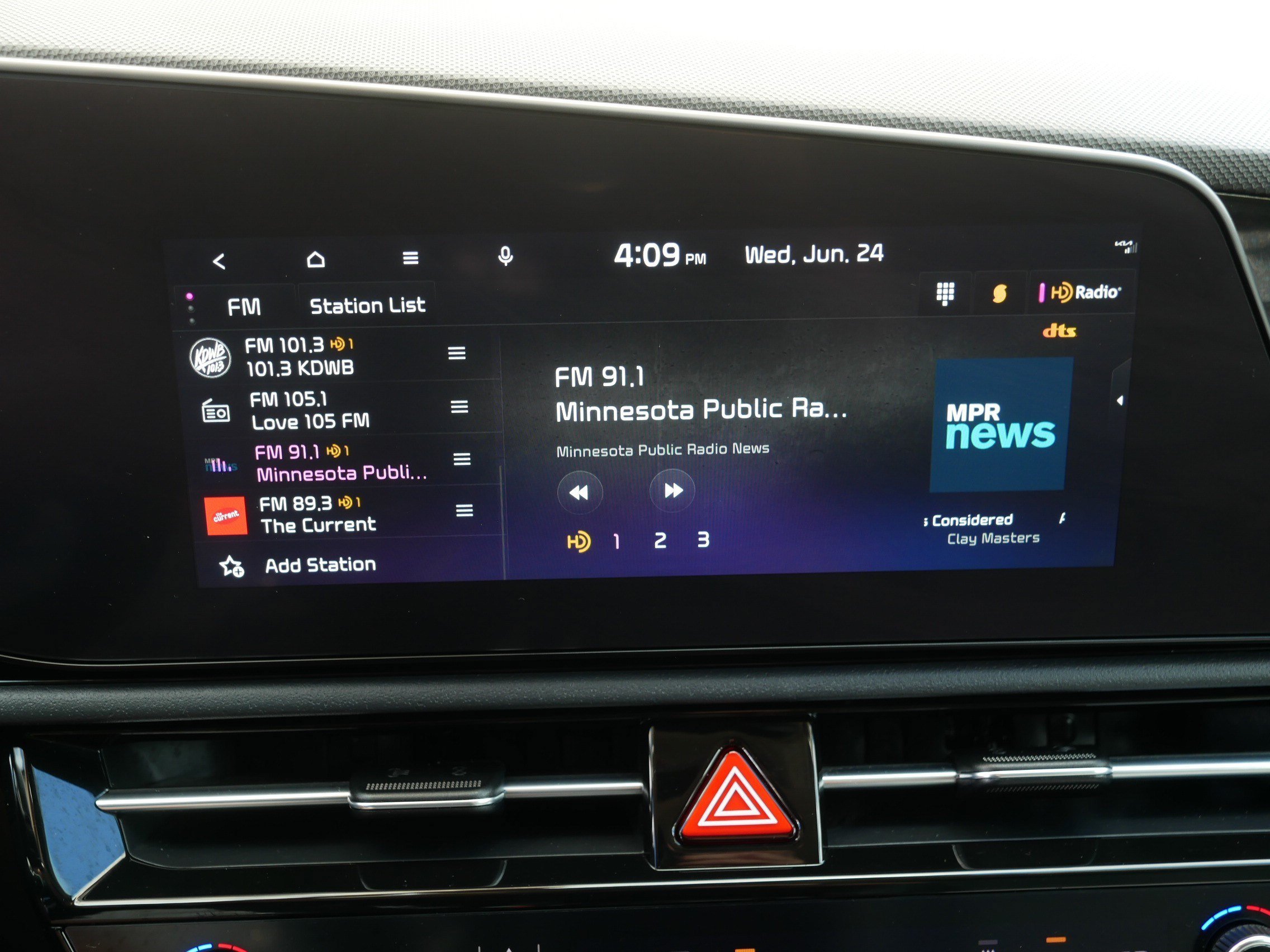 Used 2024 Graphite Gray Kia Wind image 22