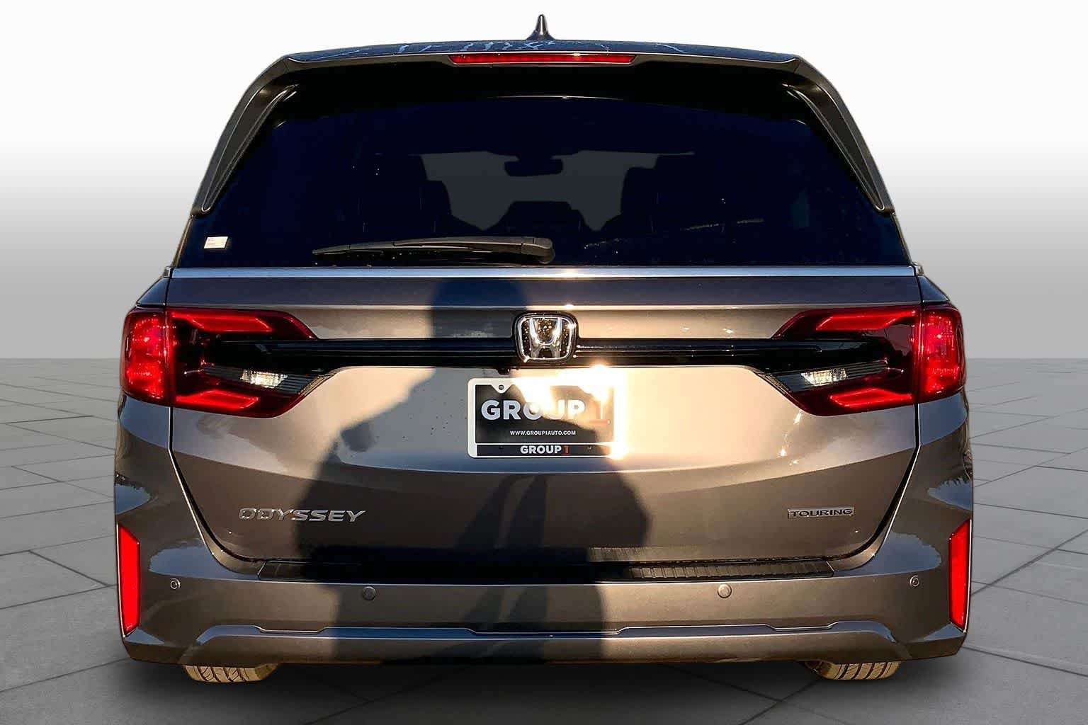 New 2027 Modern Steel Metallic Honda Touring image 4