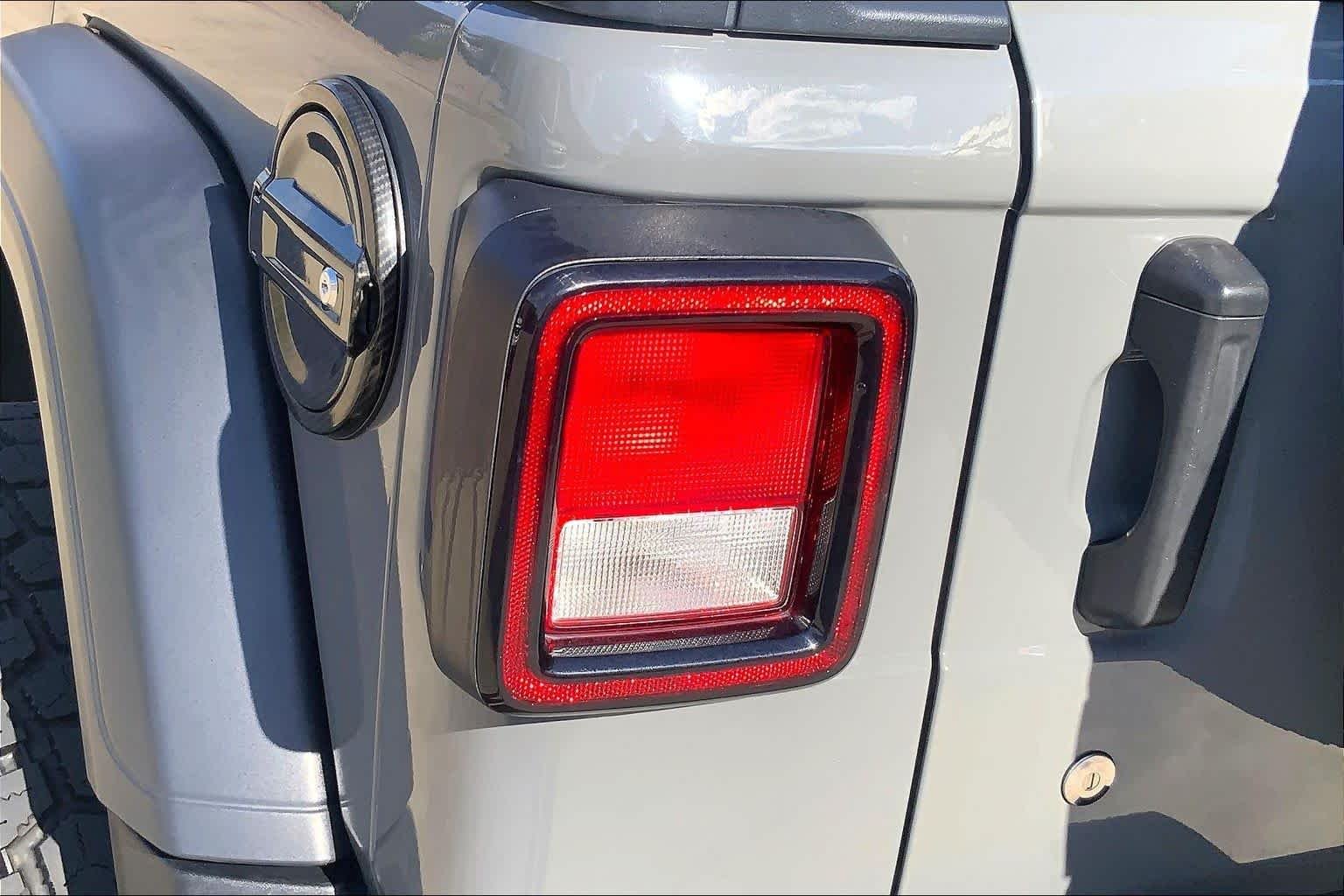 Used 2018 Sting-Gray Clearcoat Jeep Sport S image 26