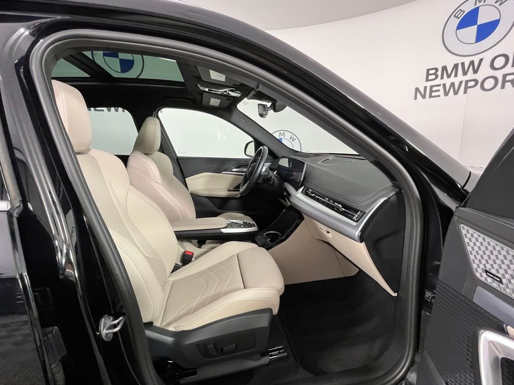 Used 2025 Black BMW xDrive28i image 22