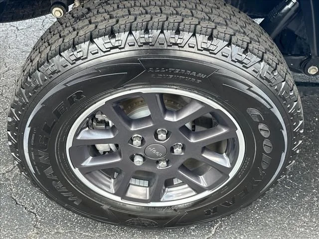Used 2022 Blue Jeep Overland image 34