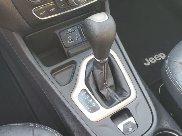 Used 2017 Granite Crystal Jeep Latitude image 24
