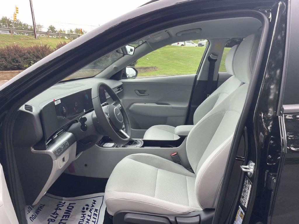 New 2027 Black Hyundai SEL Sport AWD image 15