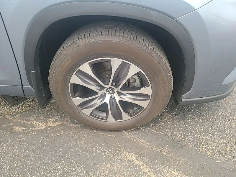 Used 2021  Toyota XLE image 7