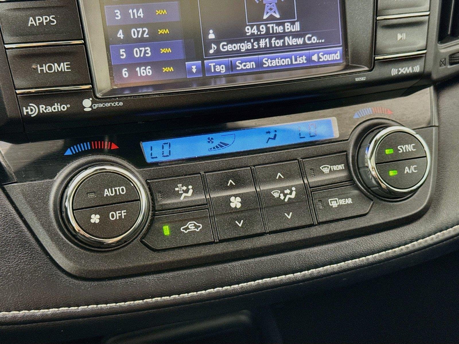 Used 2018 Super White Toyota XLE image 24
