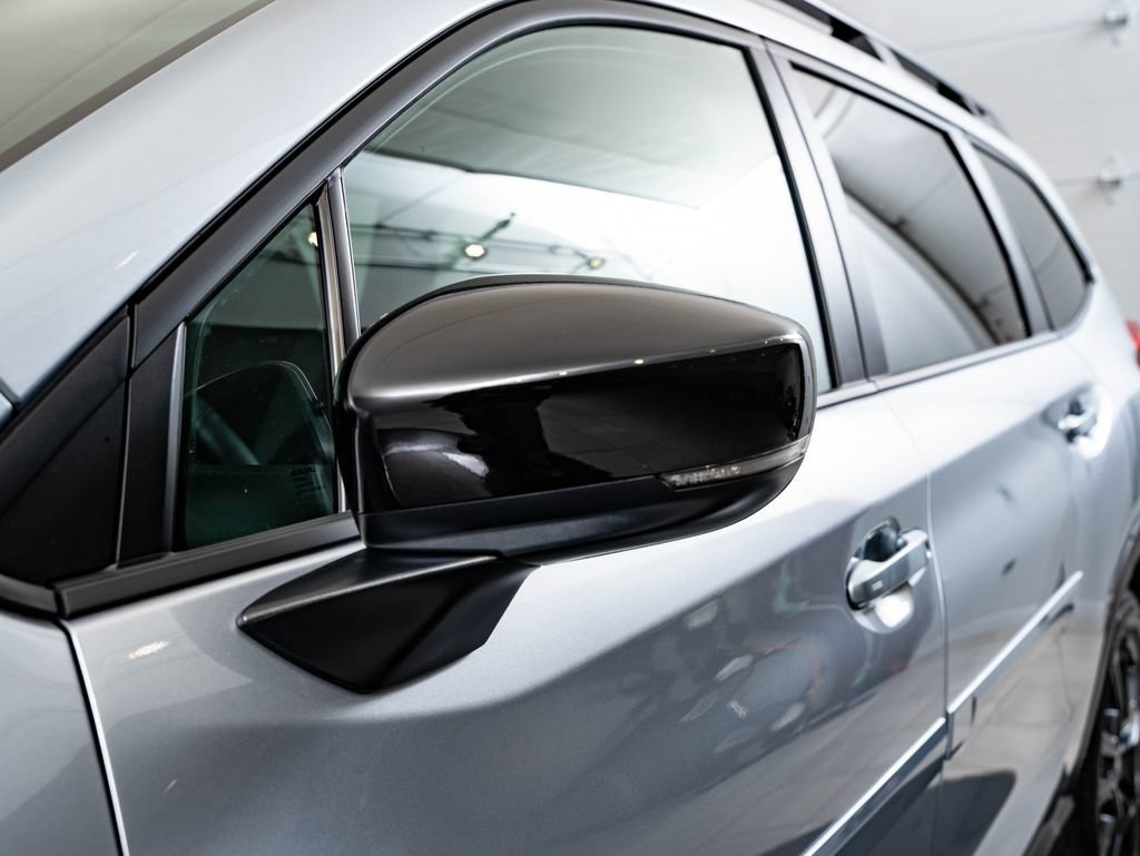Used 2025 Ice Silver Metallic Subaru Onyx Edition image 17