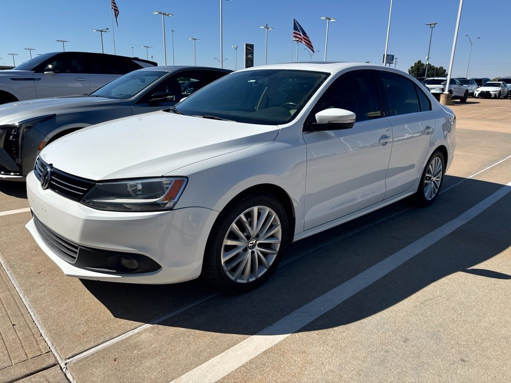 Used 2014 White Volkswagen 1.8T SEL image 1