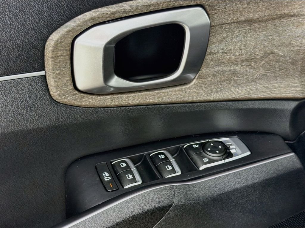 Used 2023 Aruba Green Kia X-Line EX image 18