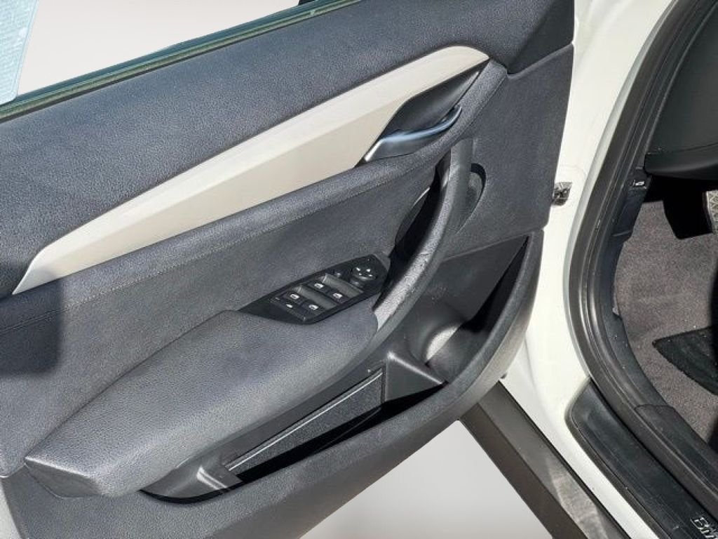 Used 2015 Alpine White BMW sDrive28i image 10