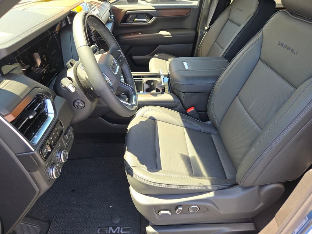2026 GMC Yukon Denali - Photo 6