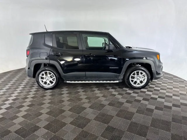 Used 2023 Black Jeep Latitude image 6