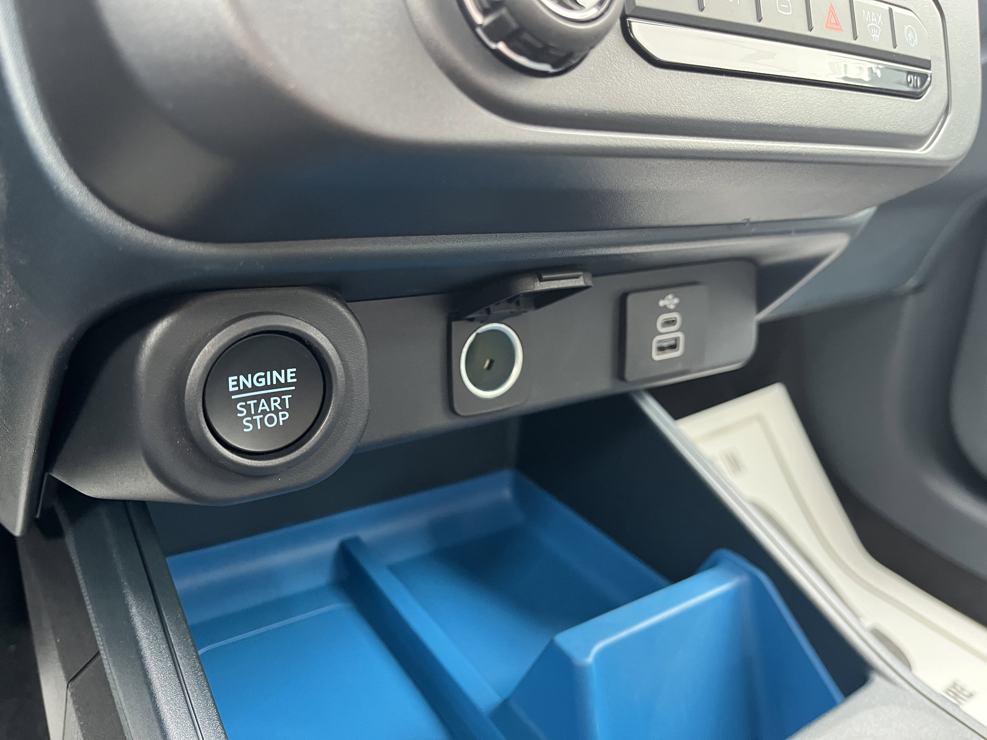 New 2026 Carbonized Gray Metallic Ford XLT image 22