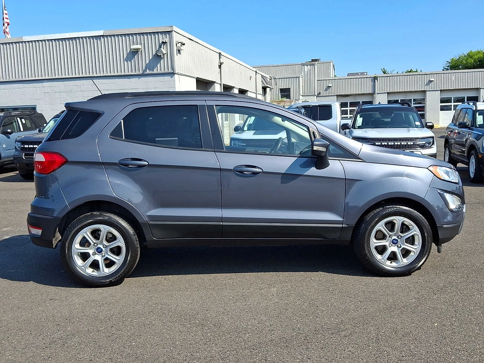 Used 2021 Smoke Metallic Ford SE image 7