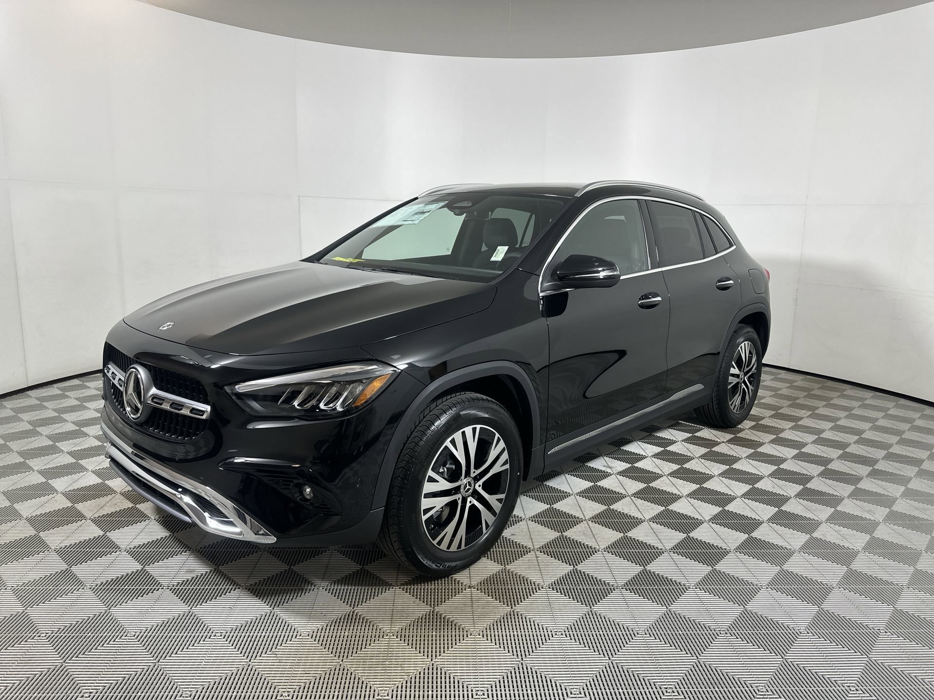 Used 2025 COSMOS BLACK METALLIC Mercedes-Benz GLA 250 image 4
