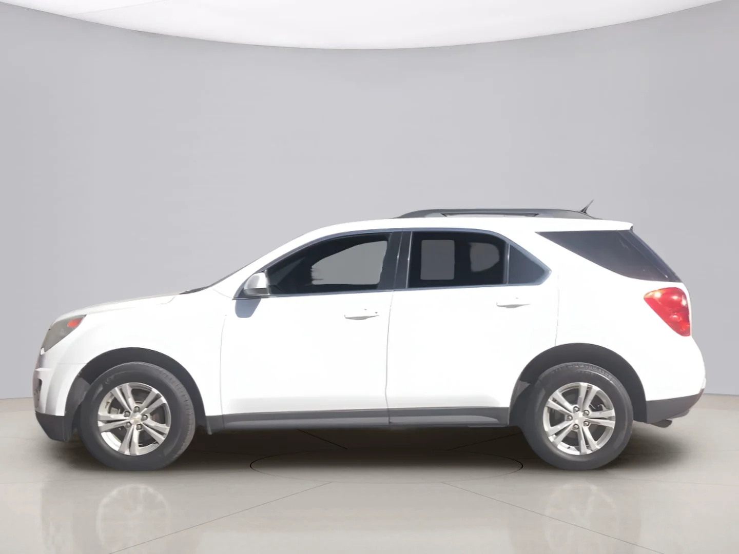 Used 2015 Silver Chevrolet LTZ AWD image 2