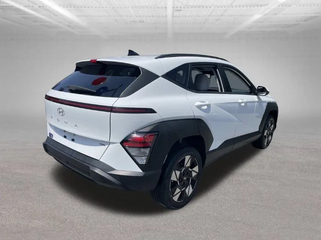 Used 2025 White Hyundai SEL image 8