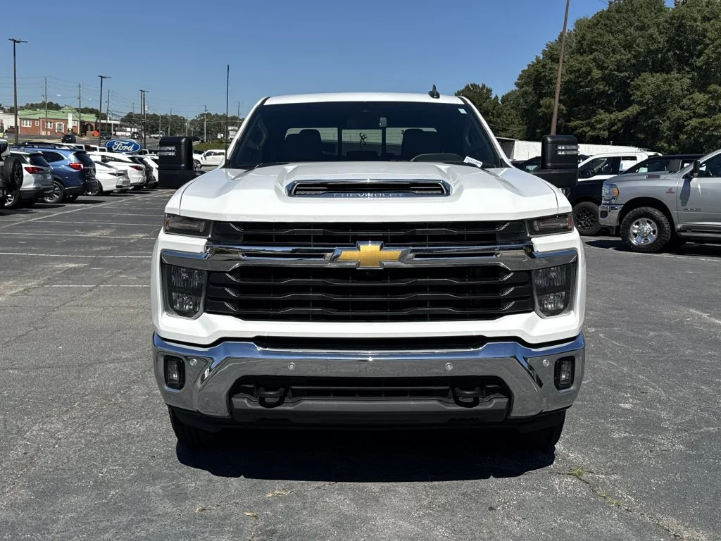 Used 2025 White Chevrolet LT image 2