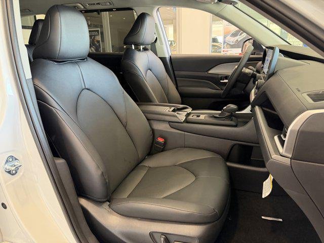 Certified Used 2026 WIND CHILL PEARL Toyota  image 57