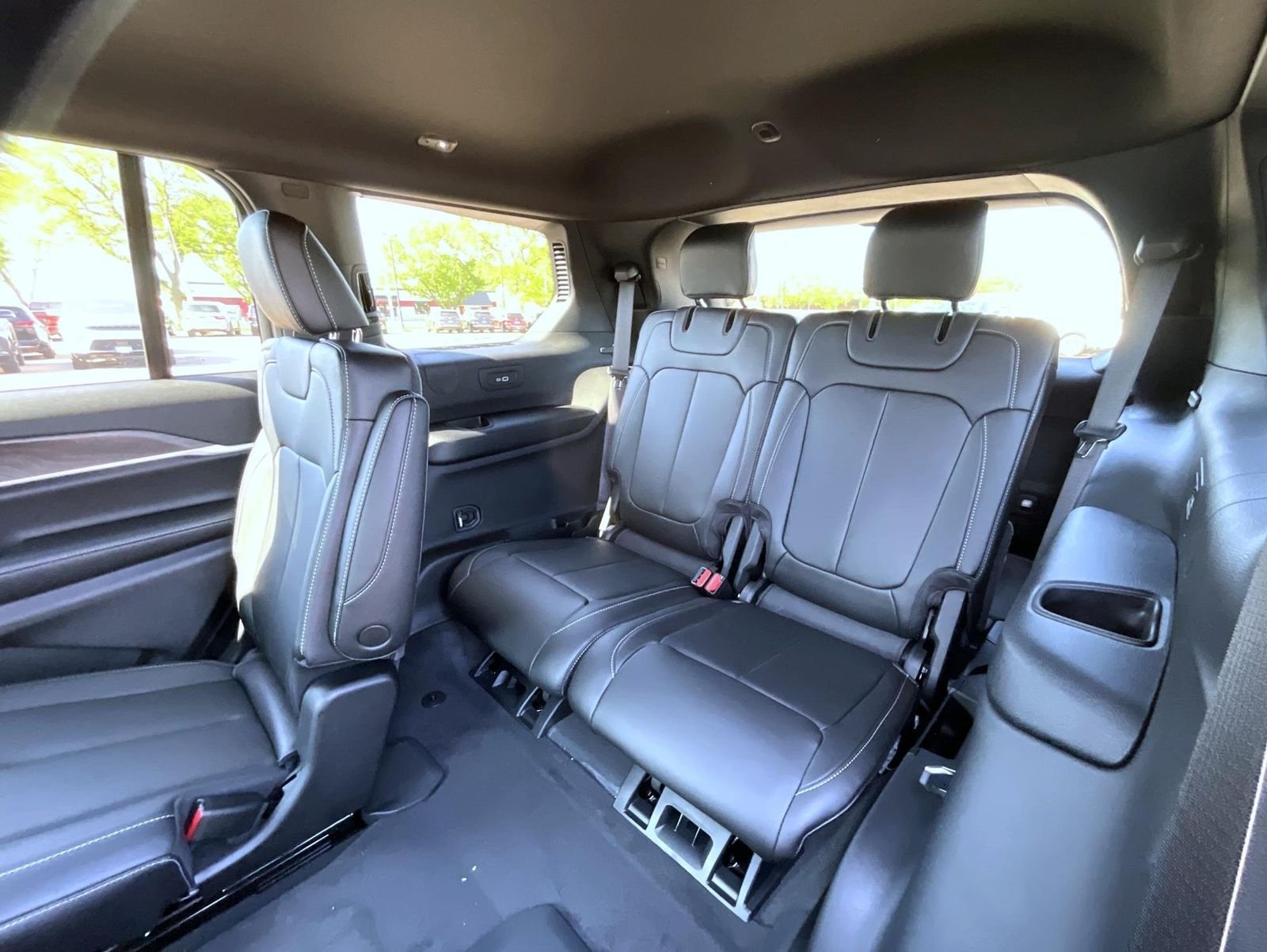 New 2026 Velvet Red Pearl-Coat Exterior Paint Jeep Limited image 13