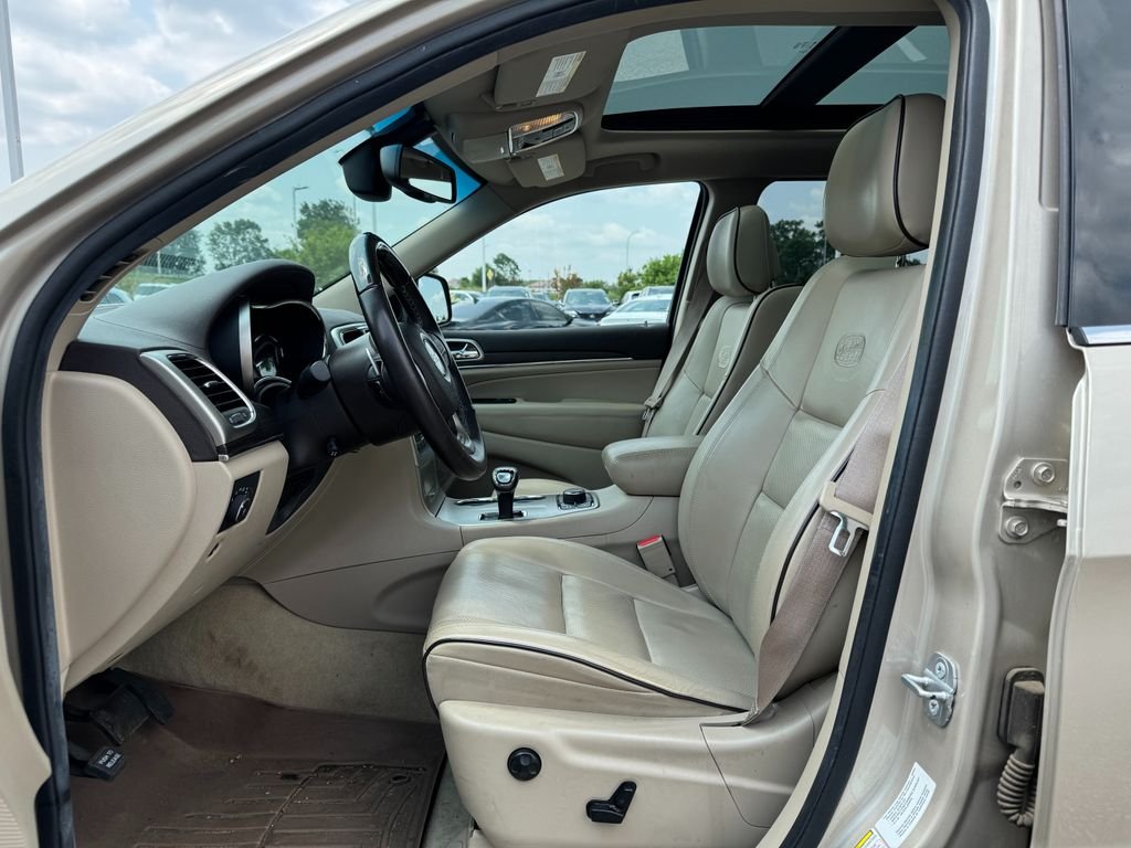 Used 2014 Cashmere Jeep Overland image 19