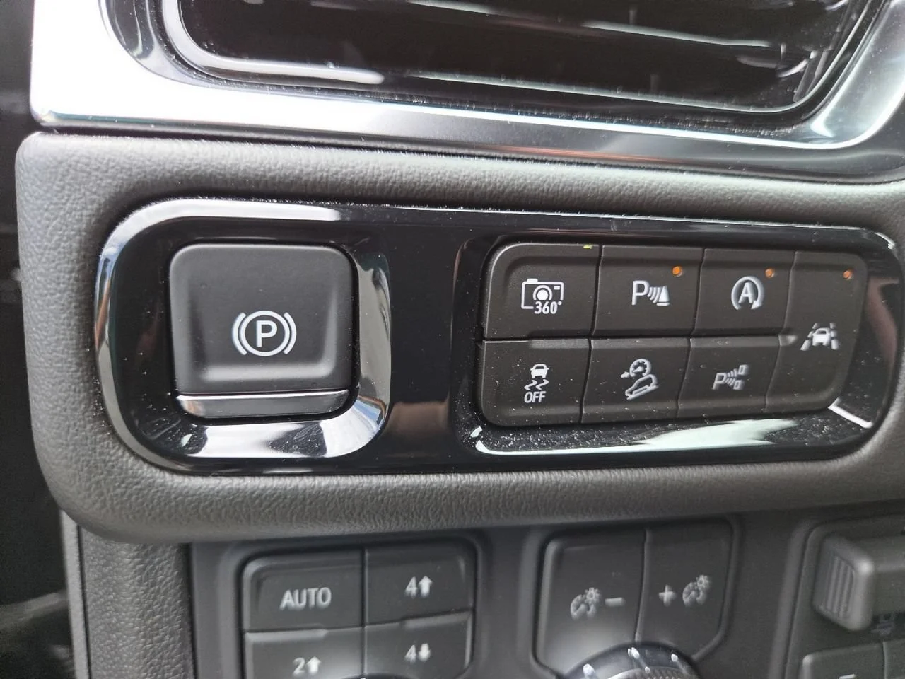 New 2026 Onyx Black GMC Elevation image 10