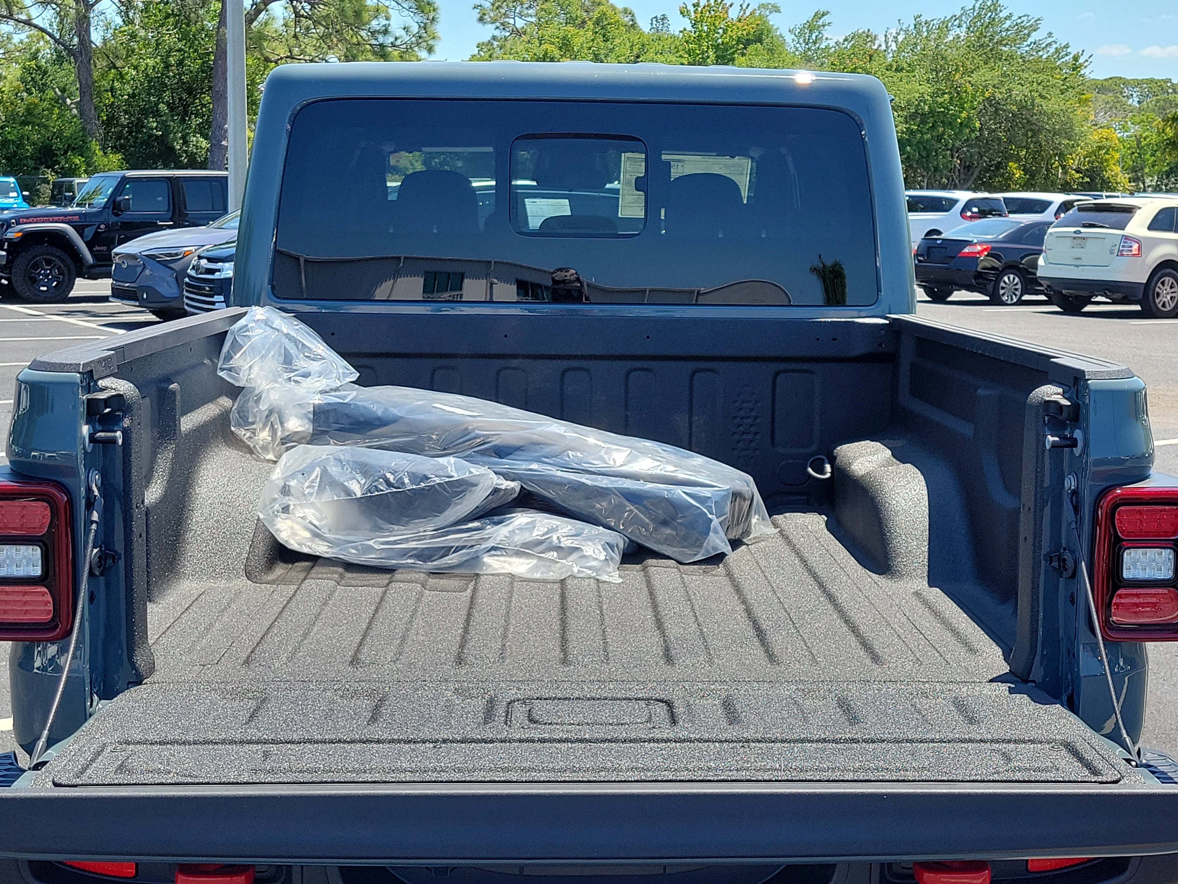 New 2026 Anvil Clear-Coat Exterior Paint Jeep Rubicon image 10