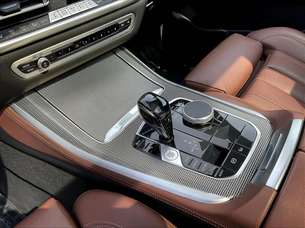 Used 2021 Black Sapphire Metallic BMW xDrive40i image 18