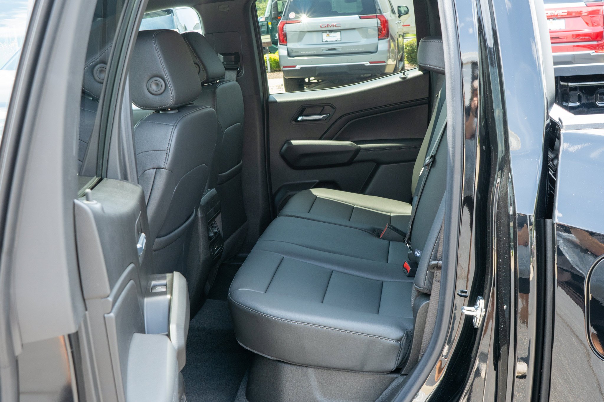 New 2026 Onyx Black GMC Elevation image 29