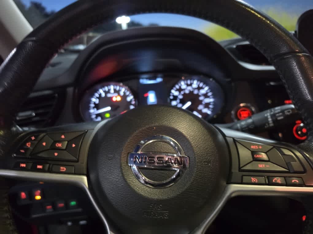Used 2017 Palatial Ruby Nissan SV image 16
