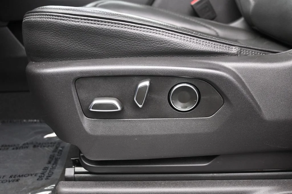 Used 2024 Onyx Black GMC Denali image 22