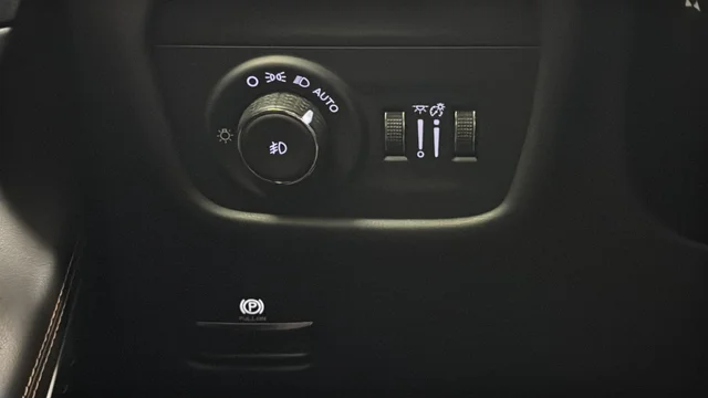 Used 2023 Diamond Black Crystal Pearlcoat Jeep Summit Reserve image 29