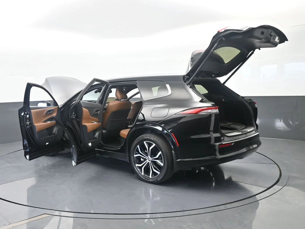 Used 2025 Black Toyota XLE image 82