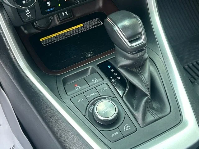 Used 2019  Toyota Limited image 64
