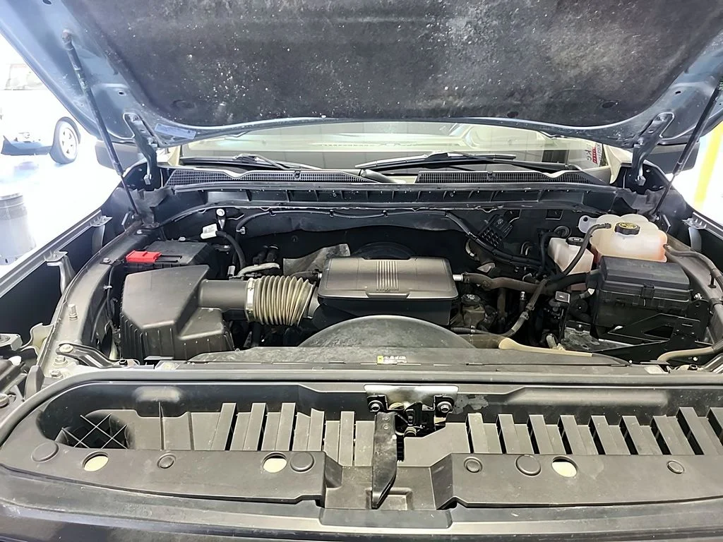 Used 2024 Sterling Metallic GMC SLE image 12