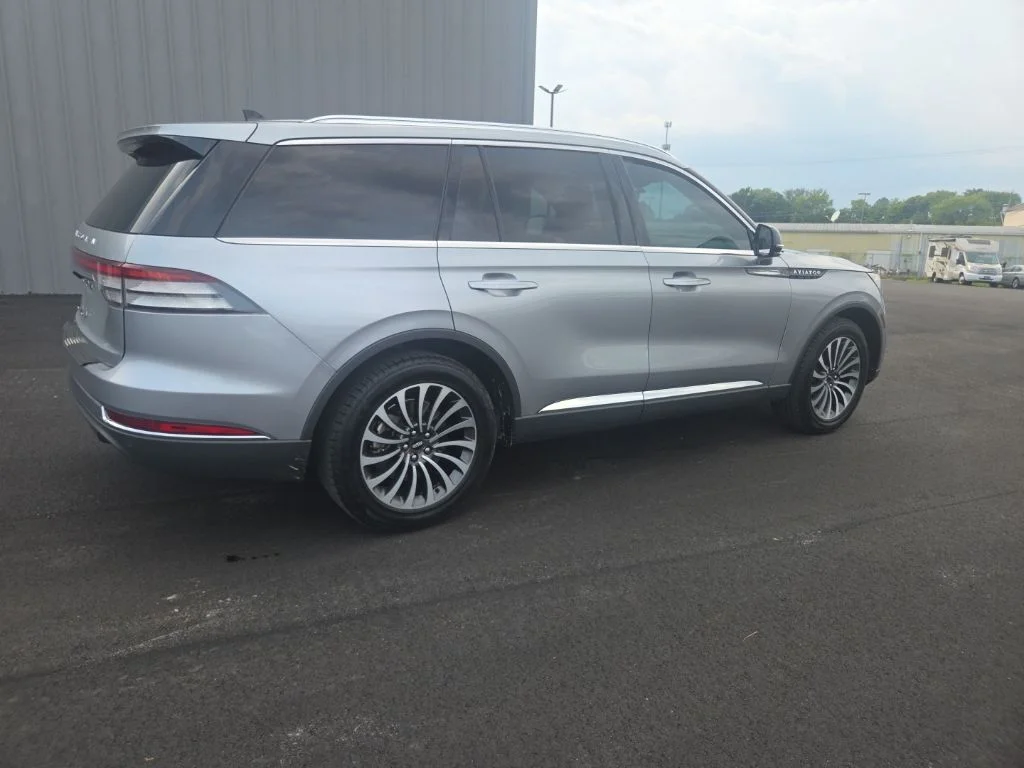 Used 2024 Silver Lincoln Premiere image 10