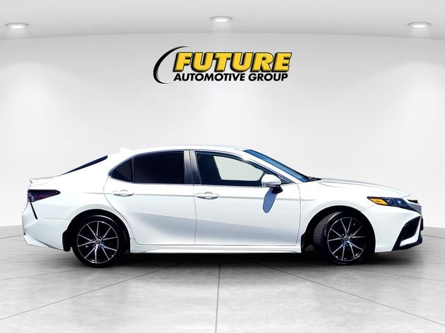 Used 2023 White Toyota SE image 3