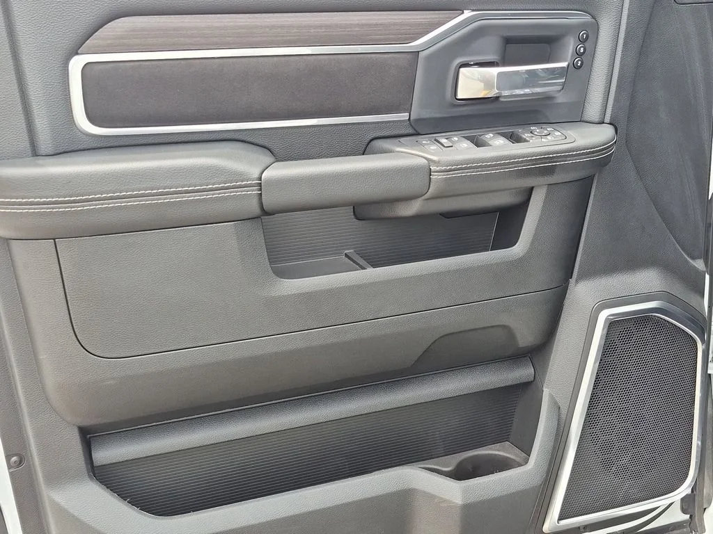New 2026 Bright White Clear-Coat Exterior Paint RAM Laramie image 13