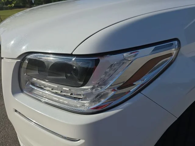 Used 2021 White Lincoln Reserve image 34