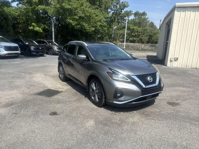 Used 2022 Gray Nissan Platinum image 3