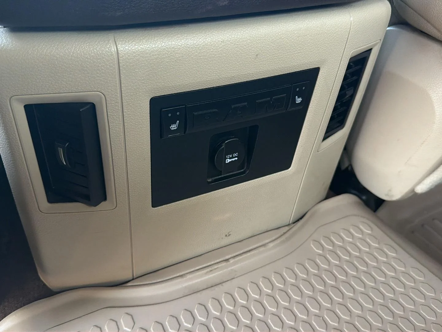 Used 2015 Bright White Clearcoat Ram Laramie image 20
